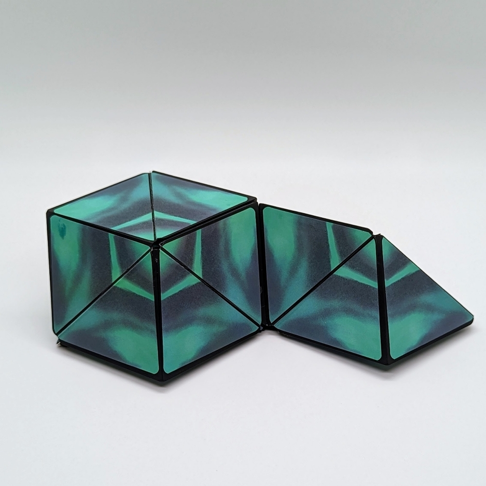 🔥 3D Changeable Magnetic Puzzle Cube Toy (Green, Black) 🔥 - Picture 7 of 7